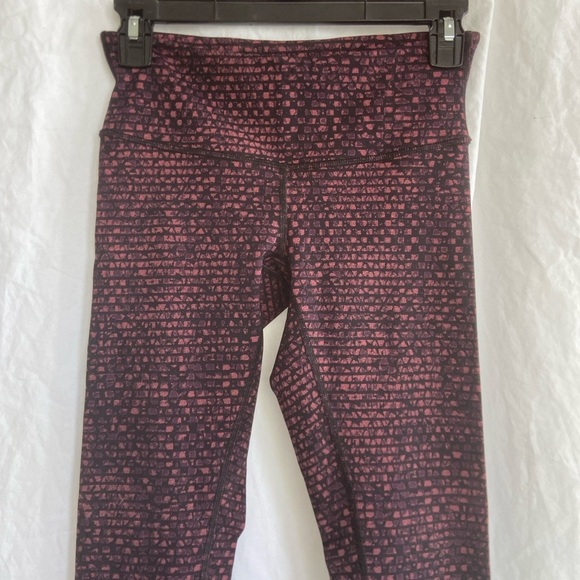 Lululemon Wunder Under Crop III Shatter Weave Dust Coral Plum Size 4 - Picture 3 of 13